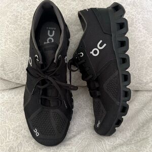 On Running Black Performance Athletic Shoes Mens 8.5 or Womens 10